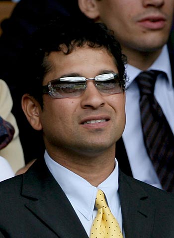 http://image3.mouthshut.com/images/ImagesR/2012/10/Sachin-Tendulkar-925004670-3273933-1.jpeg