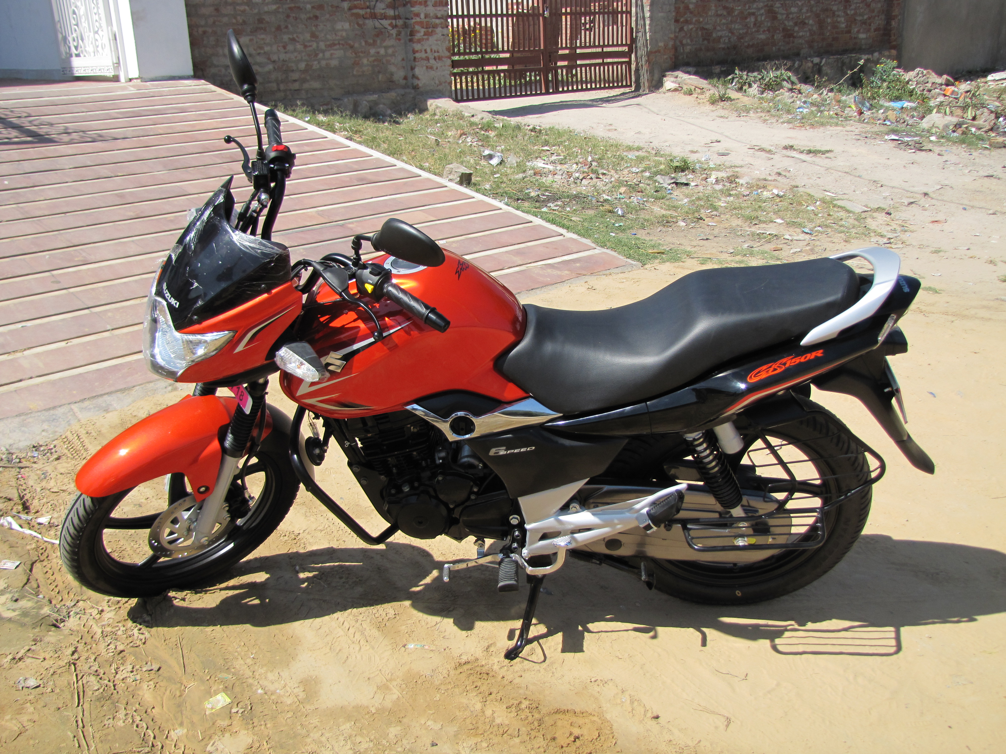 COMPLETE FAMILY BIKE WITH POWER AND MILAGE SUZUKI GS150R Customer