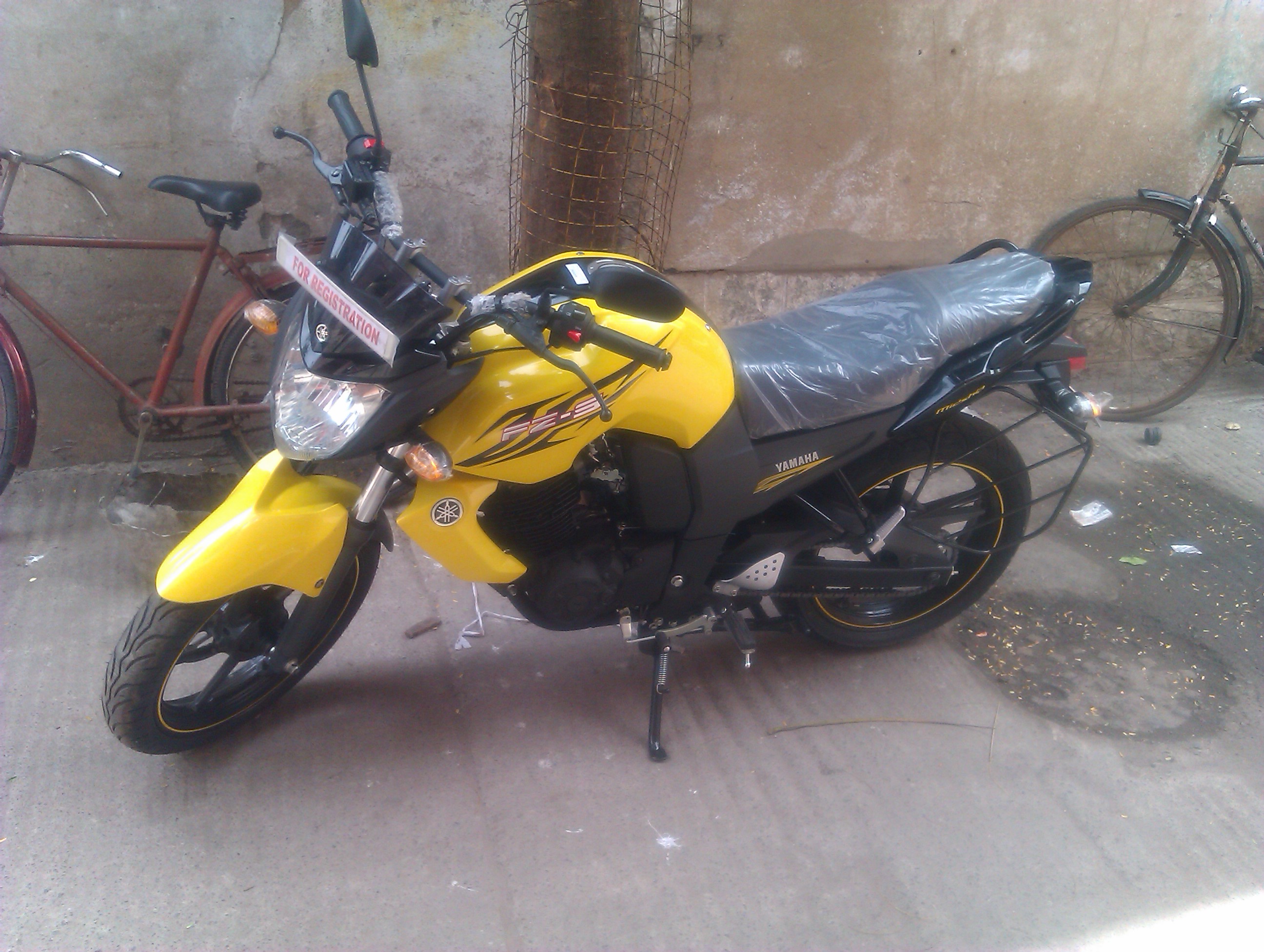 yamaha fzs old model price