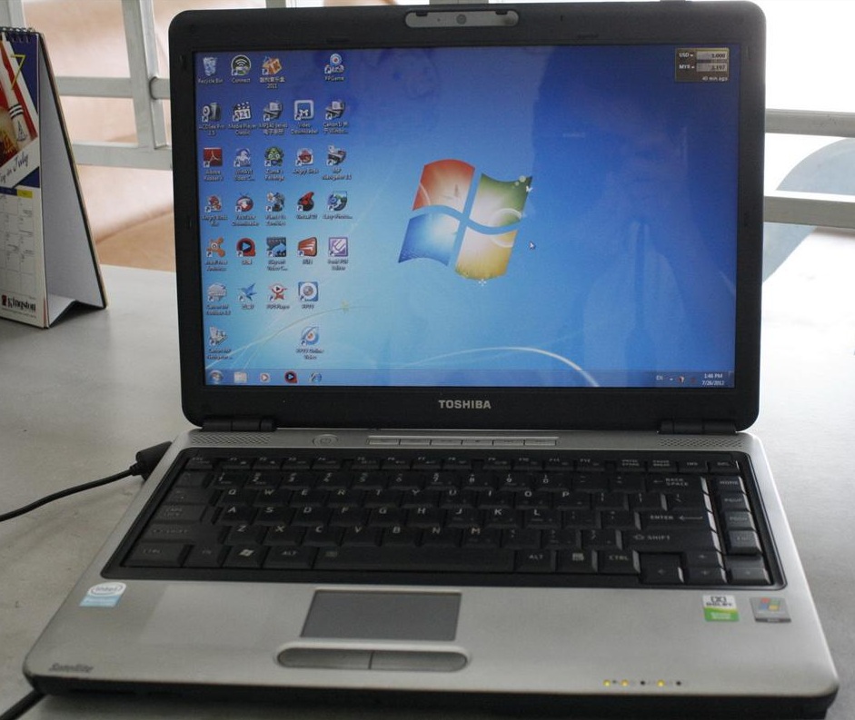 Включая ноутбук. Тошиба Сателлит l300. Toshiba Satellite l100. Toshiba Satellite XP. Ноутбук Toshiba Satellite Windows XP.