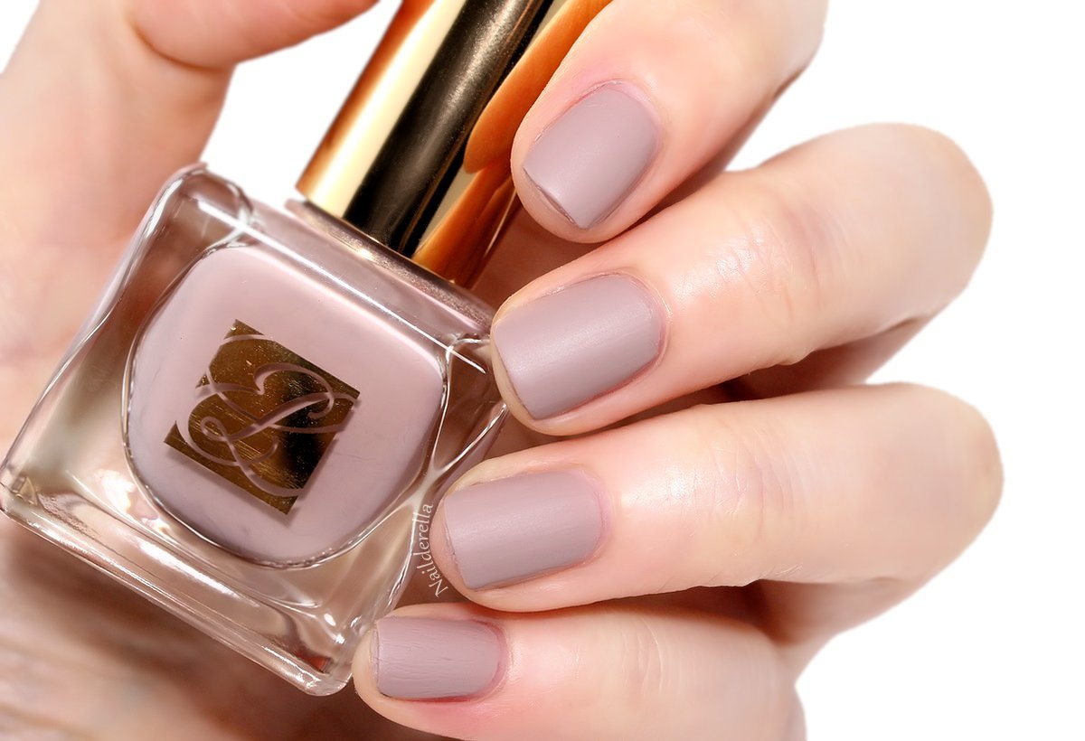 Estee Lauder Nail Makeup Image