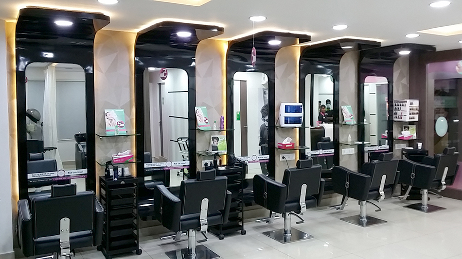 Beauty parlour near me