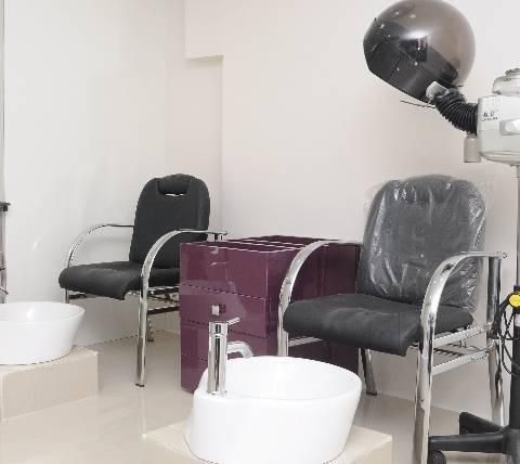 Essentuals Hairdressing Salon - Thoraipakkam - Chennai Image