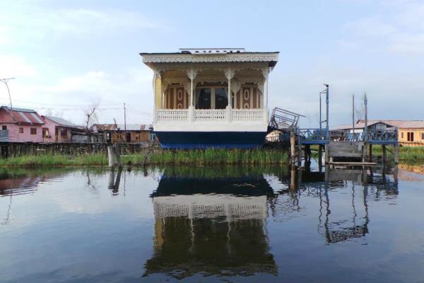 Bostan Gulistan - Dal Lake - Srinagar Image