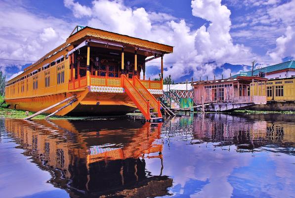 White Horse Houseboat - Dal Lake - Srinagar Image