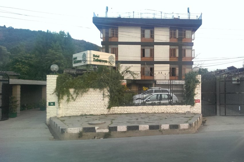 Hotel Zabarvan - The Boulevard - Srinagar Image