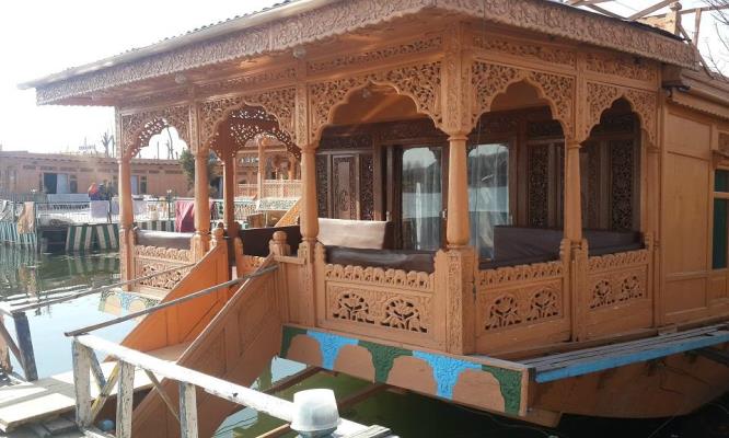 Iram Houseboats - Golden Dal Lake - Srinagar Image