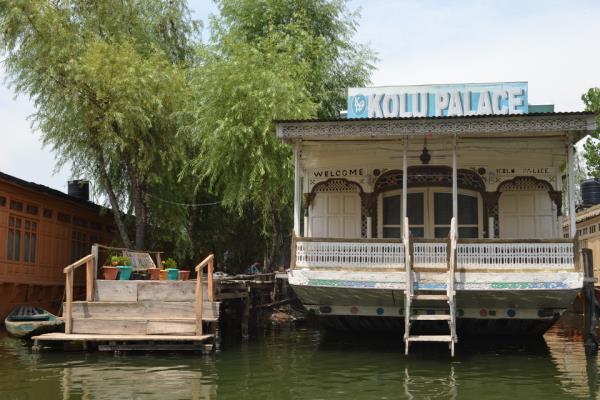 Kolu Palace Houseboat - Dal Lake - Srinagar Image