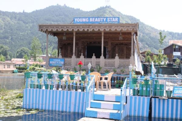 Young Beauty Star Houseboat - Dal Lake - Srinagar Image