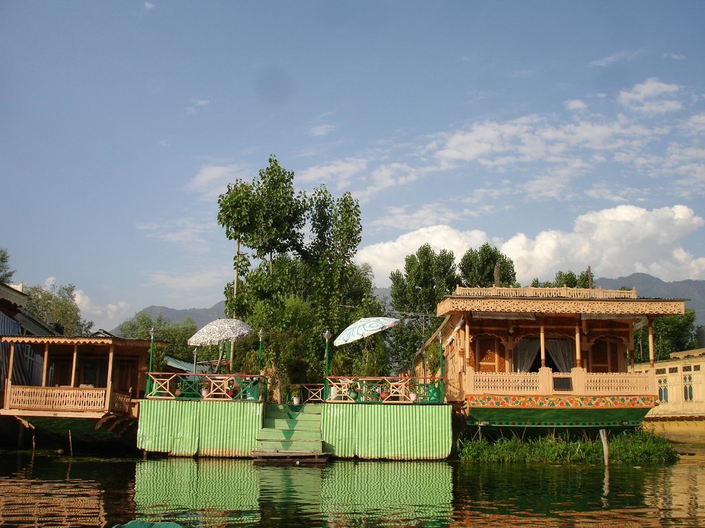 Persian Palace Houseboats - Dal Lake - Srinagar Image