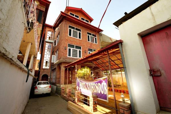 Kohinoor Hotel - Dalgate - Srinagar Image