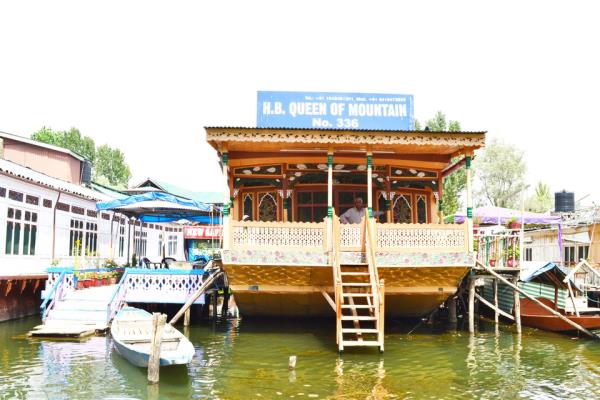 Queen of Mountain Houseboat - Dal Lake - Srinagar Image