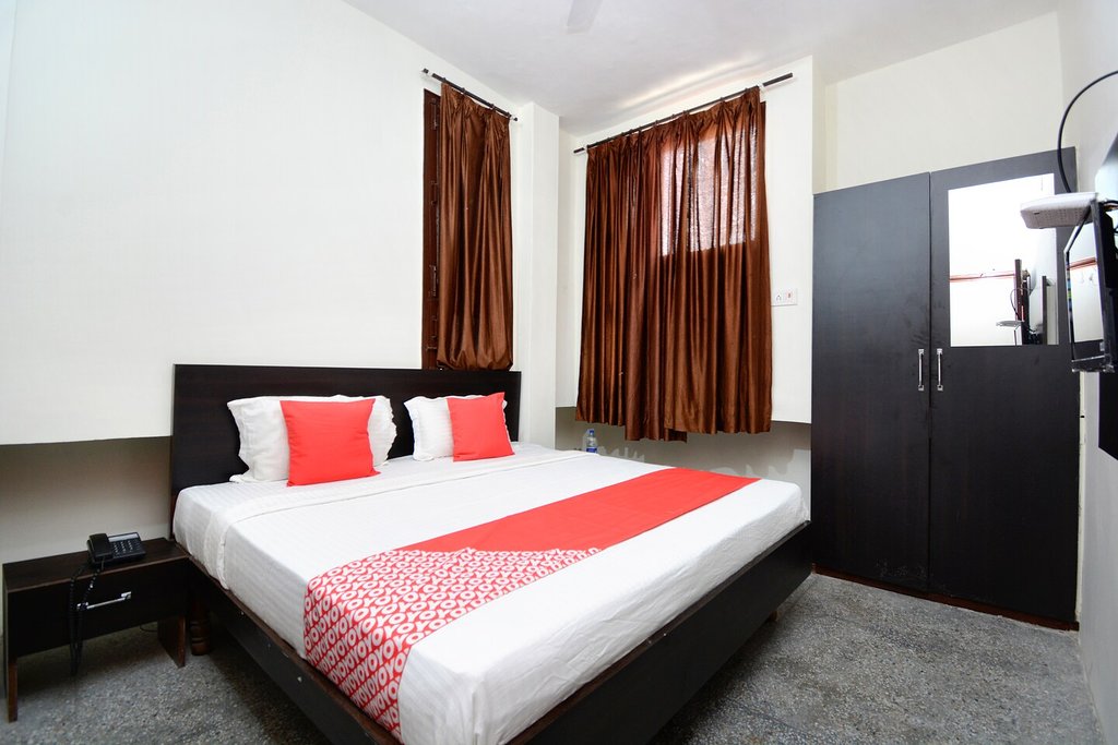 Hotel Diamond - Firoze Gandhi Market - Ludhiana Image