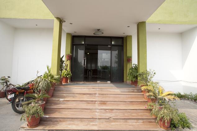 GREEN VIEW RESIDENCY SECTOR 44 NOIDA - Hotel Reviews, Room Booking ...