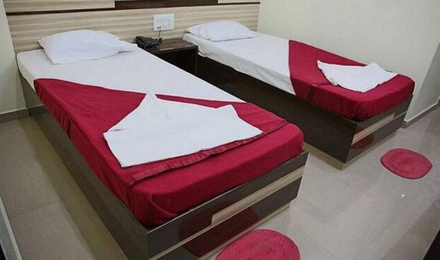 Hotel VKG Complex Lodging and Restaurant - MG Road - Vijayapura Image