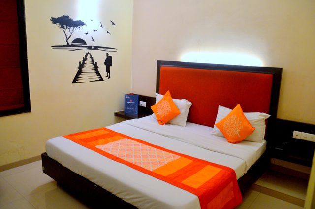 Status Club Business Hotel - Naveen Market - Kanpur Image