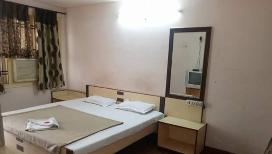 Hotel Usabh Palace - MG Road - Raipur Image