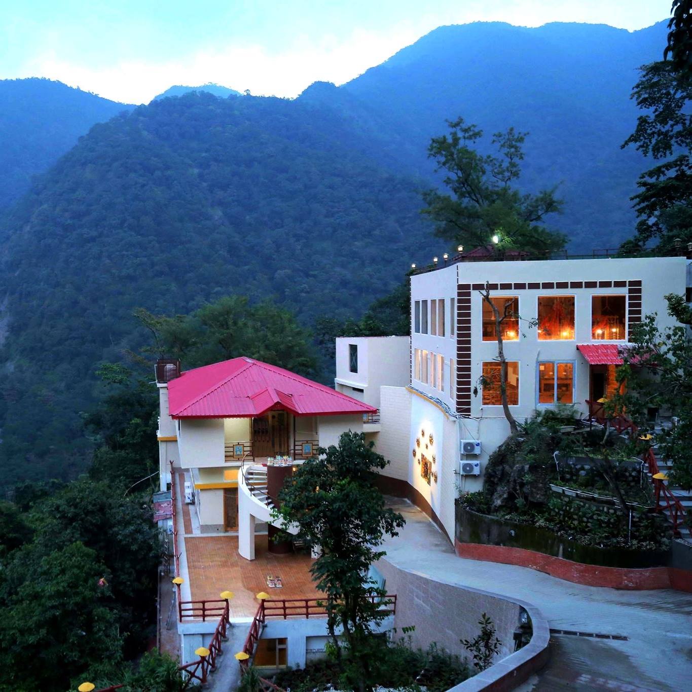 Veda5 Ayurveda & Yoga Retreat - Neelkanth Temple Road - Rishikesh Image