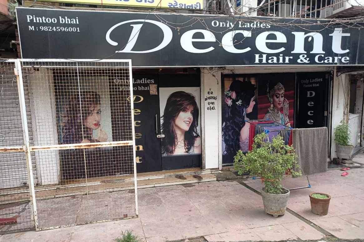 Decent Hair & Care - C G Road - Ahmedabad Image