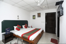 OYO Rooms Cyber Hub Grand - Gurgaon