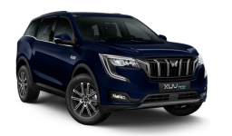 Mahindra XUV700 AX 7 Petrol AT 7 STR