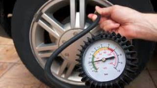 How to Check Tyre Pressure