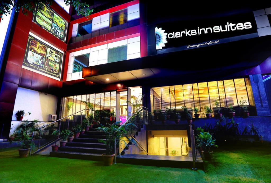 Clarks Inn Suites - New Delhi Image