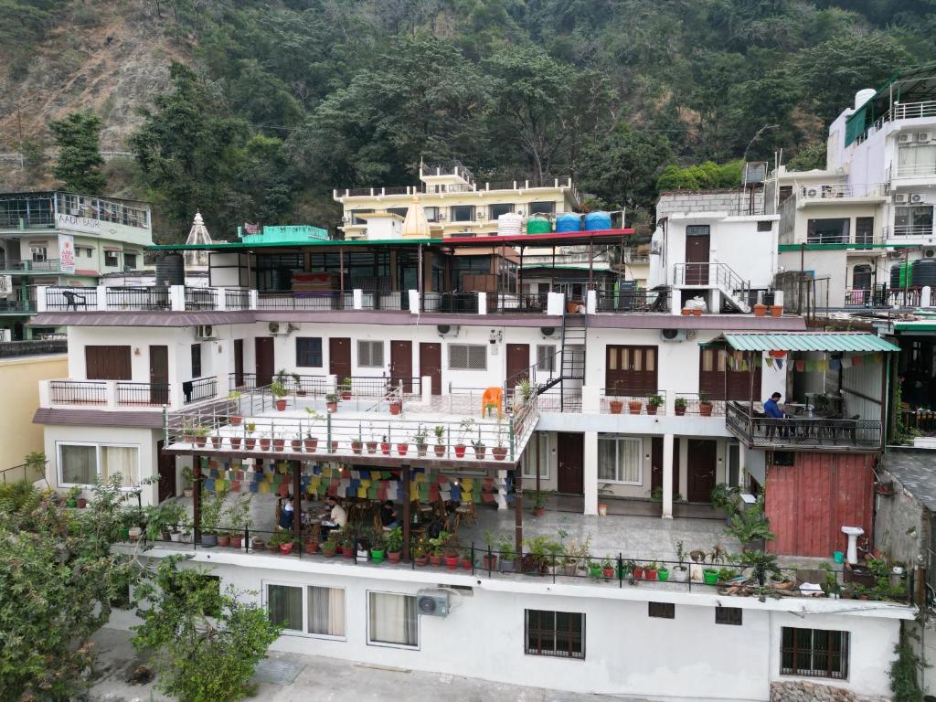 Karwaan by the Ganges - Laxman Jhula Road - Rishikesh Image
