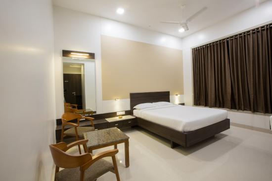 Three Leaves - Mahadevi Road - Trimbak Image